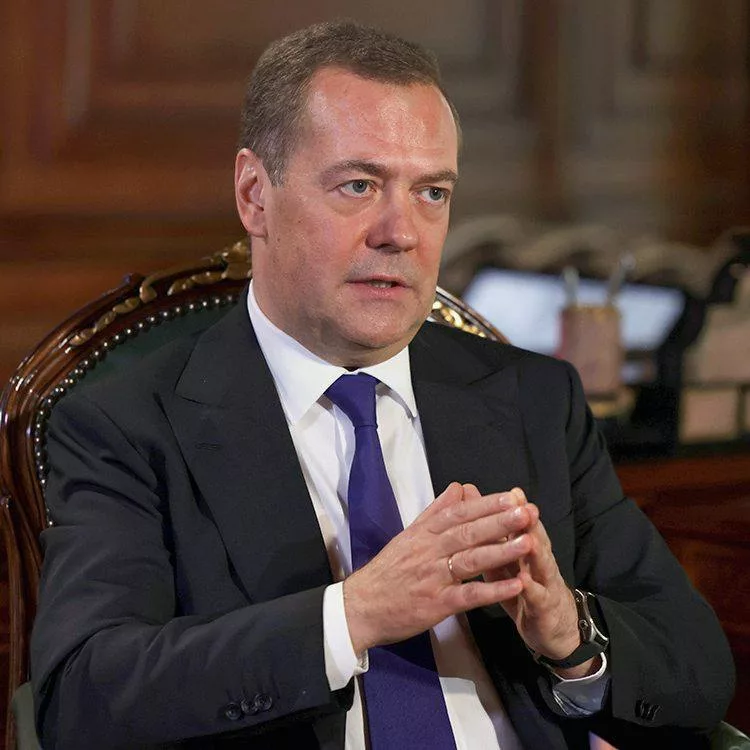 Медведев назвал чушью предложение Зеленского о возможном обмене территориями между Россией и Украиной