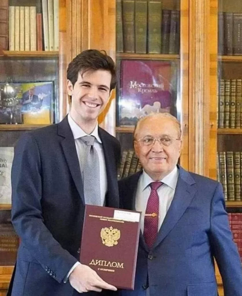 Асад покинул Дамаск после встречи с чиновником из России