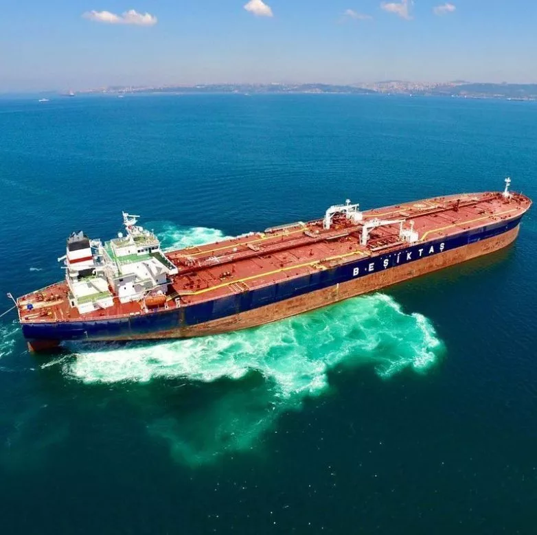 Американский авианосец класса «Нимиц» USS Harry S. Truman столкнулся с панамским сухогрузом «Бешикташ-М» у берегов Египта