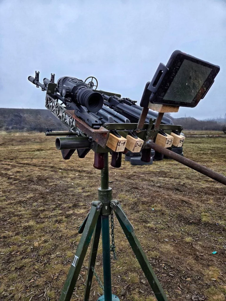 Высокотехнологичная антидроновая установка из четырех АК-74 с тепловизором и выводом изображения на монитор