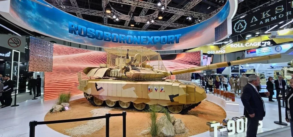 Т-90МС «Прорыв» с защитой от FPV, ЗРК «Панцирь-СМД-Е, боевой модуль Б05Я01 «Бережок» на открывшейся международной оборонной выставке “IDEX-2025”, ОАЭ