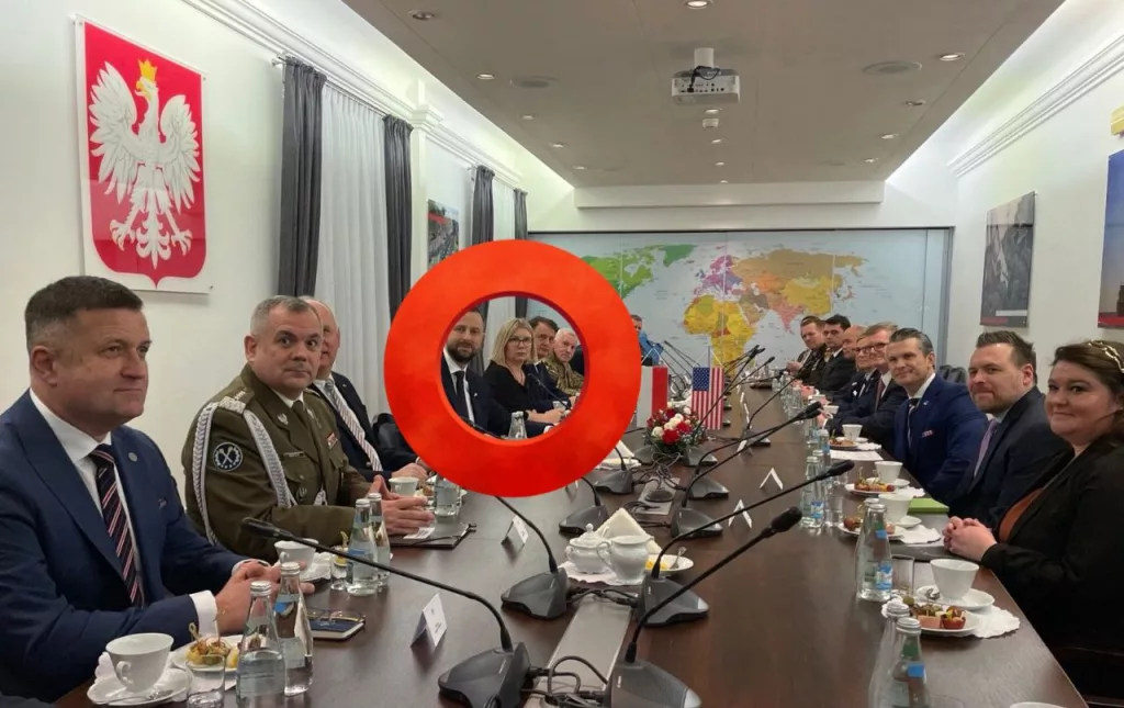 Забавный эпизод произошел в ходе визита министра обороны США Хегсета в Польшу