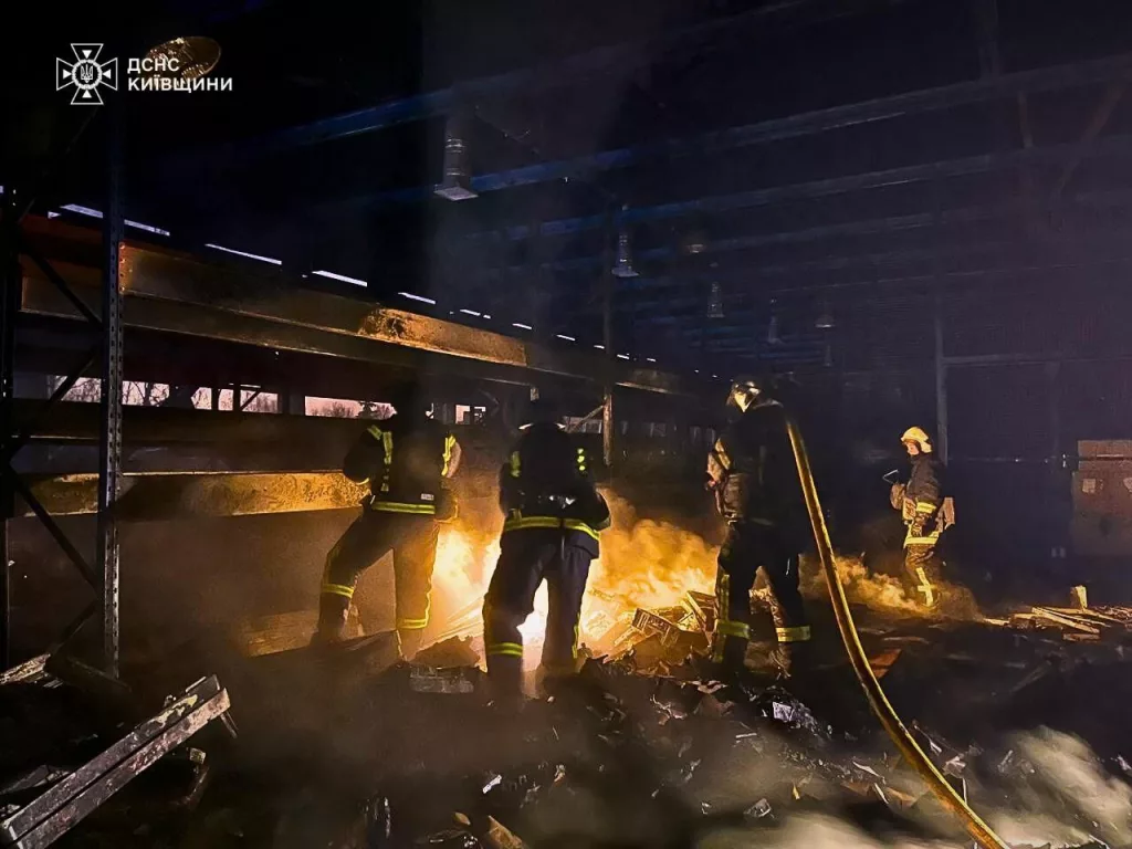 ВС РФ нанесли комбинированный удар по пяти областям Украины. По предварительным данным, было задействовано не менее 100 БПЛА-камикадзе типа Герань-2