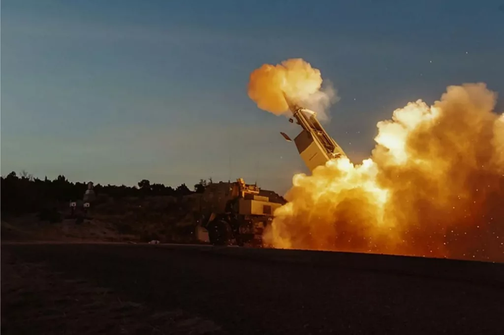 Lockheed Martin провела очередной испытательный пуск новейшей баллистической ракеты PrSM (Precision Strike Missile) и расширяет их будущее производство