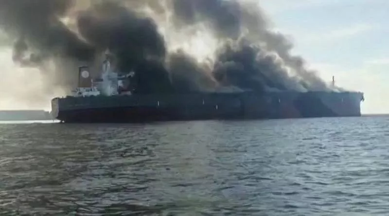 В порту итальянского города Савона произошли два взрыва на танкере Seajewel, в результате чего на корпусе образовалась пробоина с признаками внешнего воздействия, сообщает газета Fatto Quotidiano