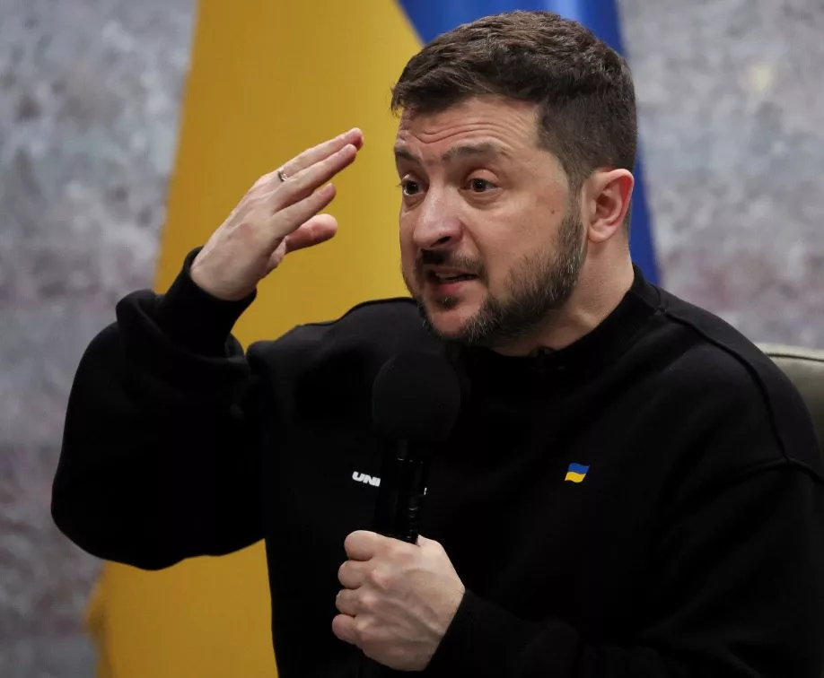 Зеленский после слов Трампа, что его рейтинг — 4%, упорно пытается доказать, что всё ещё популярен