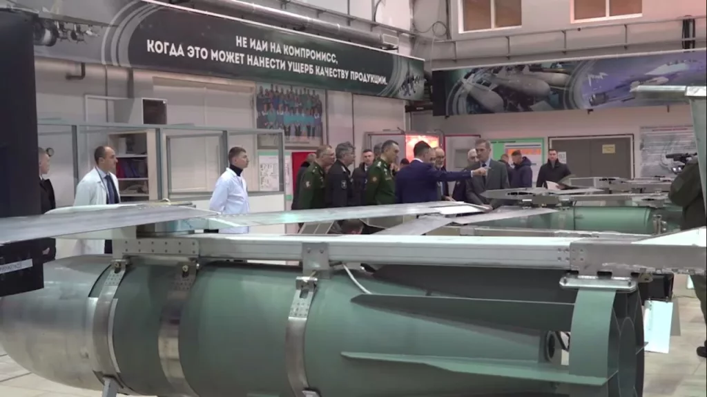 Россия планирует произвести более 70 000 авиабомб с УМПК в 2025 году — доклад RUSI