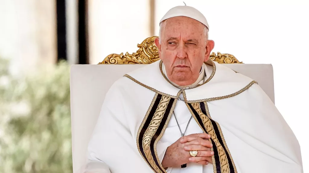 Швейцарская гвардия репетирует похороны папы Римского