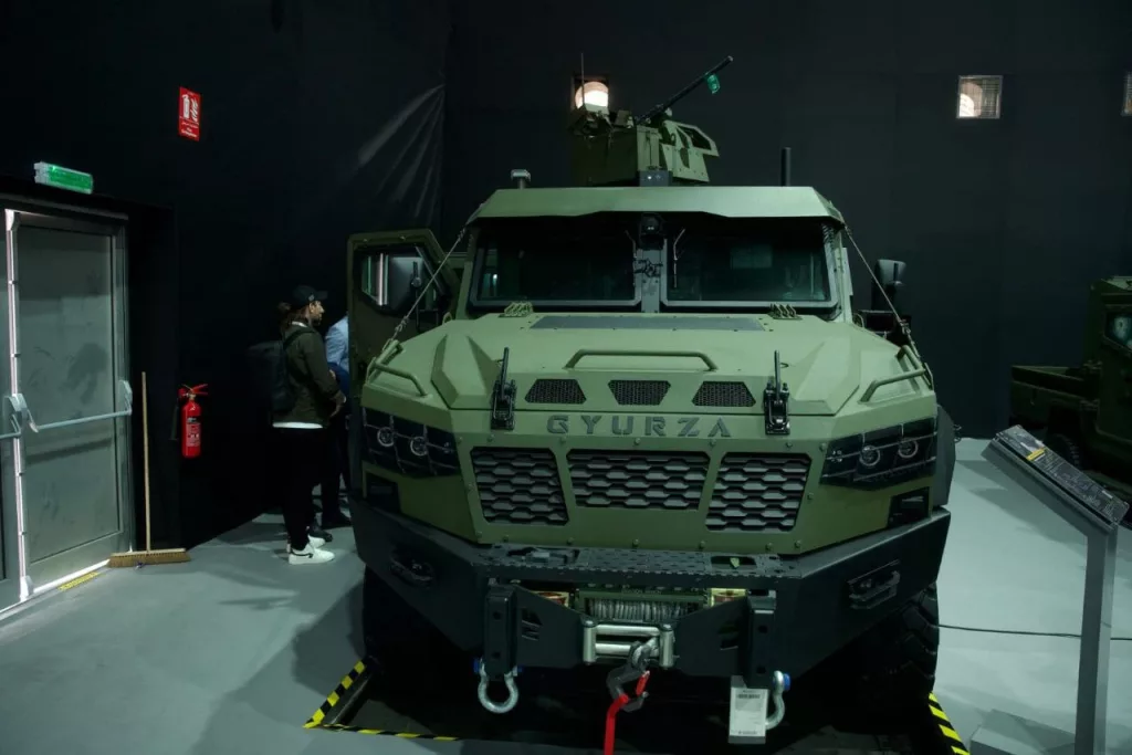 Новый бронеавтомобиль ВСУ "GYURZA-O2" показали на выставке IDEX 2025