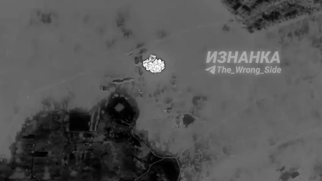 Удар "Искандера" по автомобильной технике ВСУ, сконцентрированной на территории закрытого детского лагеря "Ровесник" в квартале Барановка города Сумы