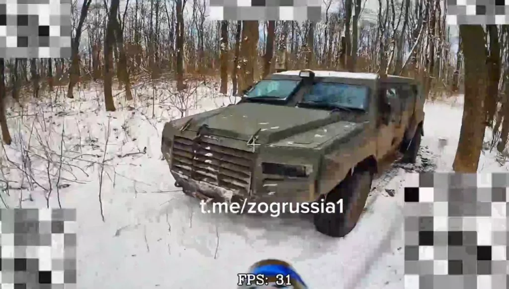 Работа оптоволоконными FPV-дронами по бронетехнике и автотранспорту ВСУ в Сумской области