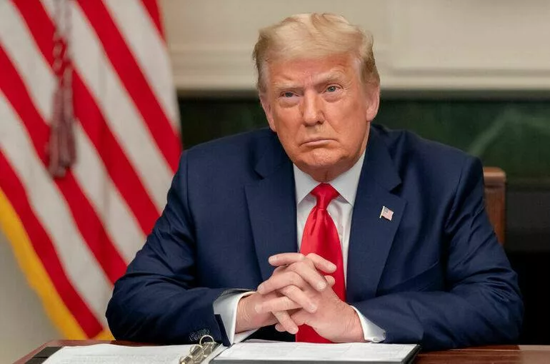 Зеленскому «лучше немедленно покинуть Украину» считают в окружении Трампа, об этом сообщает New York Post со ссылкой на источник в окружении президента США. Газета пишет, что давление на главу Украины усиливается