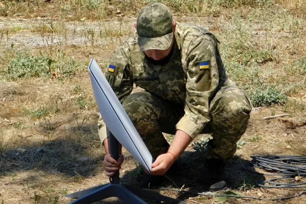 США могут отключить систему спутникового интернета Starlink на Украине, если Владимир Зеленский откажется подписывать соглашение о доступе к украинским полезным ископаемым, пишет Reuters