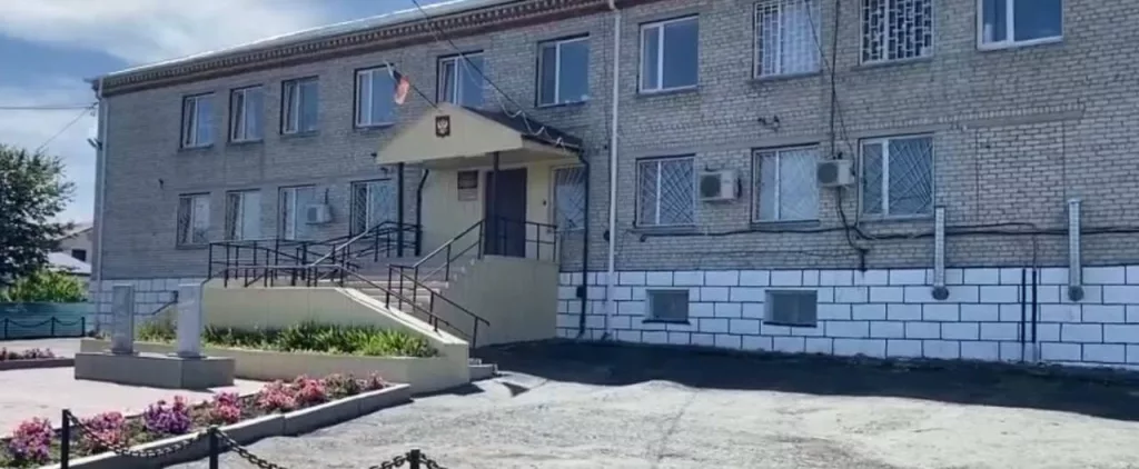 Сразу несколько сотрудников ГИБДД задержаны спецслужбами в Тюменской области за взятки. Еще более 10 человек доставлены на допрос в качестве свидетелей