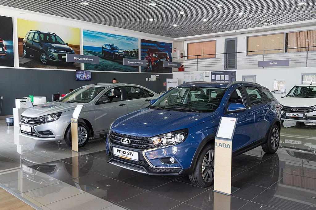 Россияне перестали покупать отечественные автомобили