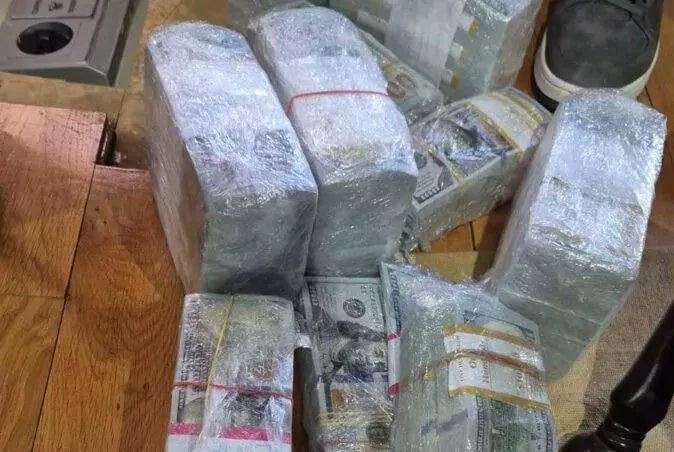 Так же стало известно, что сотрудники правоохранительных органов провели 47 обысков у людей из окружения Джорджесу, включая его телохранителя Горациу Потра