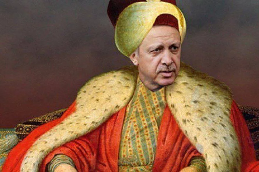 Турция открыта к идее отправки своих военных на Украину в рамках так называемой "миротворческой миссии" после завершения конфликта, передает агентство Bloomberg со ссылкой на знакомые с ситуацией источники