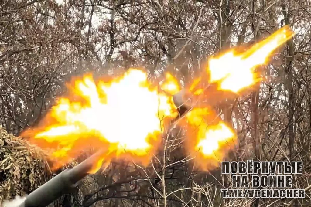 Боевая работа 152-мм САУ «Мста-C» и РСЗО «Ураган» из состава 288-й гвардейской артиллерийской бригады группировки войск «Запад»