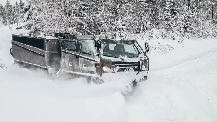 Кадры испытаний нового американского легкого танка (штурмового орудия) M10 Booker на Аляске