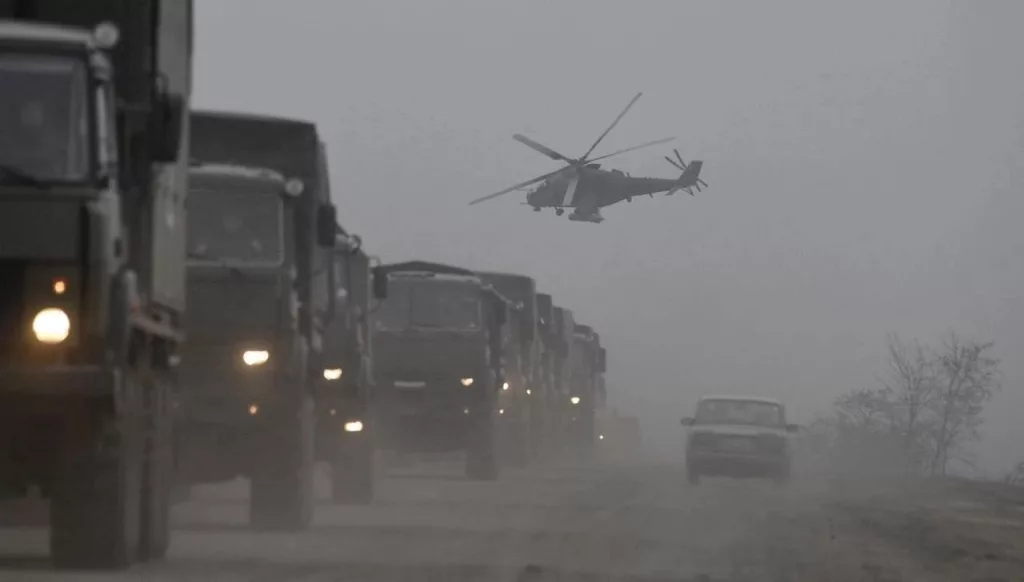 25.02.2022. Ми-35М ВКС РФ сопровождают одну из колонн на Херсонском направлении