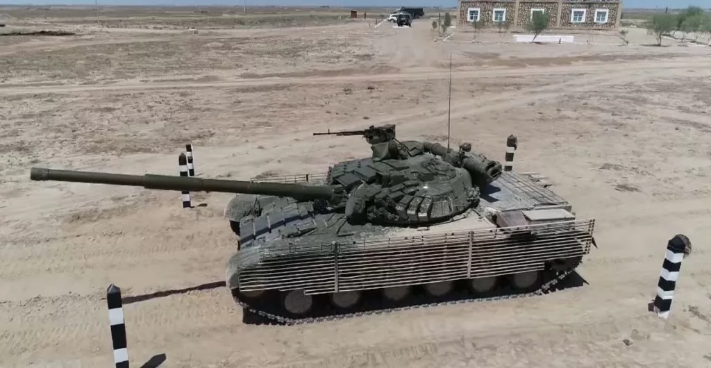 Продолжая тему возможностей по созданию тяжёлых БТР на базе переделанных старых танков, нельзя обойти вниманием ещё один вариант