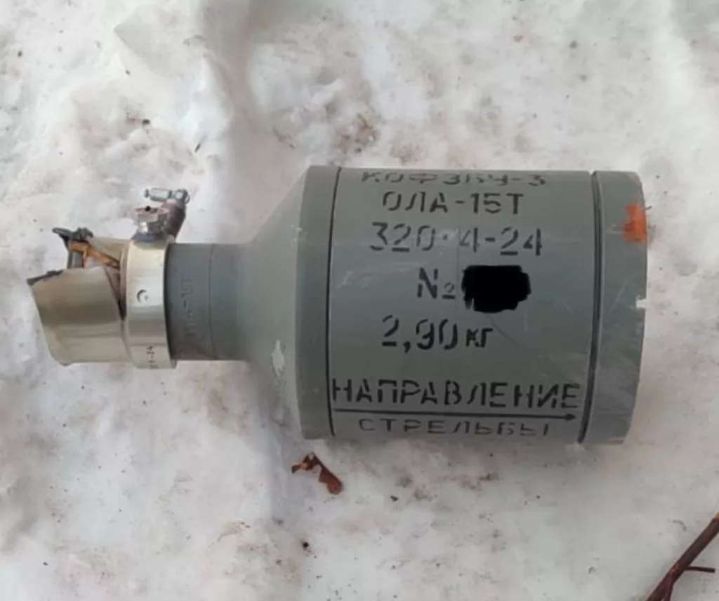 Обломки и боевая часть пока неизвестного дрона-камикадзе, с недавних пор применяемого ВС РФ в Сумской области