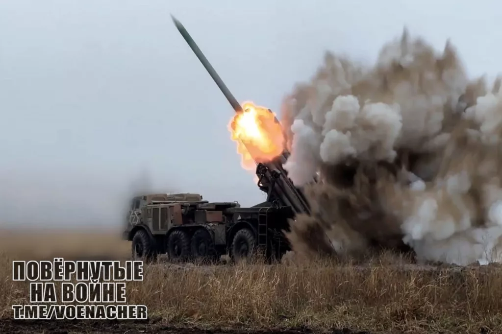 Боевая работа 152-мм САУ «Мста-C» и РСЗО «Ураган» из состава 288-й гвардейской артиллерийской бригады группировки войск «Запад»