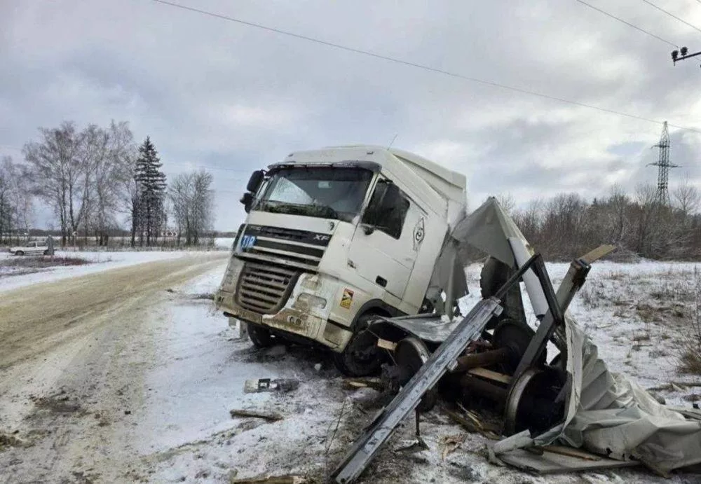 Фура из Бресткой области столкнулась с поездом в Брянской области