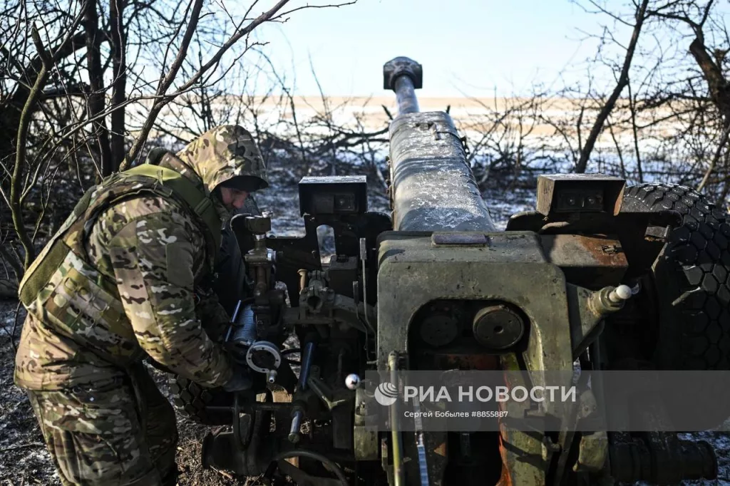 Боевая работа расчёта 122-мм гаубицы Д-30 сводной артиллерийской группы «Пресса» спецназа «Ахмат» в Курской области