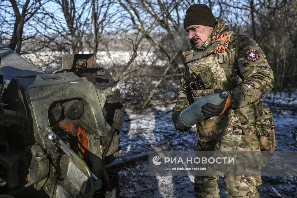 Боевая работа расчёта 122-мм гаубицы Д-30 сводной артиллерийской группы «Пресса» спецназа «Ахмат» в Курской области