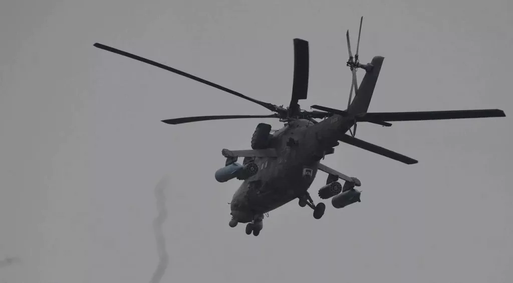 25.02.2022. Ми-35М ВКС РФ сопровождают одну из колонн на Херсонском направлении