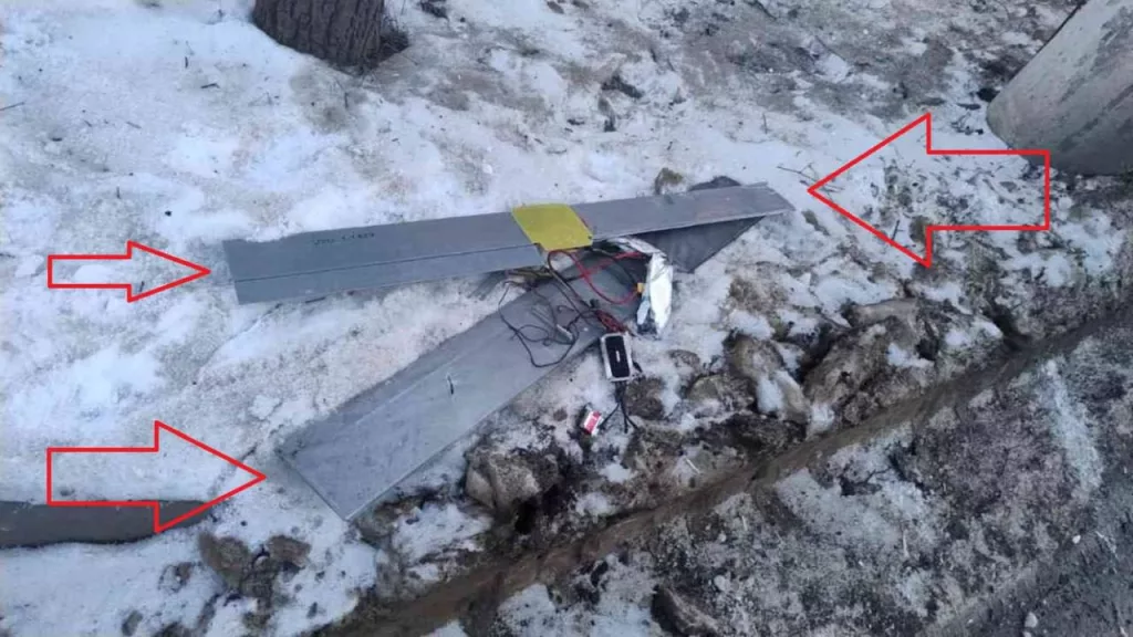 Обломки и боевая часть пока неизвестного дрона-камикадзе, с недавних пор применяемого ВС РФ в Сумской области