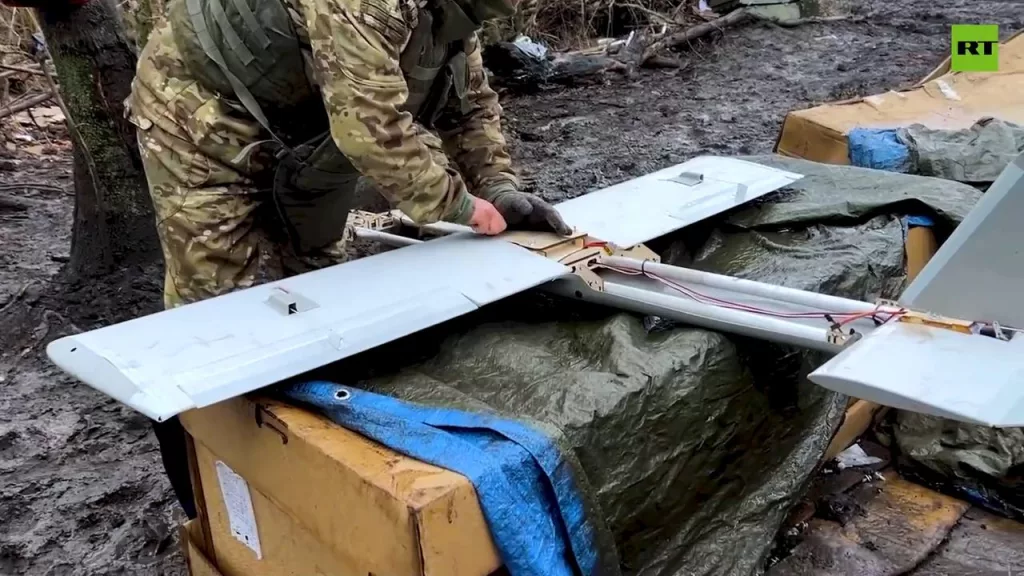 Операторы БПЛА группы «Конторы» 1-й танковой армии на Купянском направлении применяют в качестве БЧ для FPV-дронов самолётного типа «Молния-2»