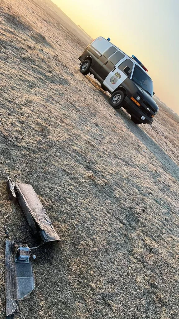 Сегодня ночью в ходе налета по целям на территории Украины в Молдове упала парочка "Гераней", местная полиция опубликовала снимки с места происшествия