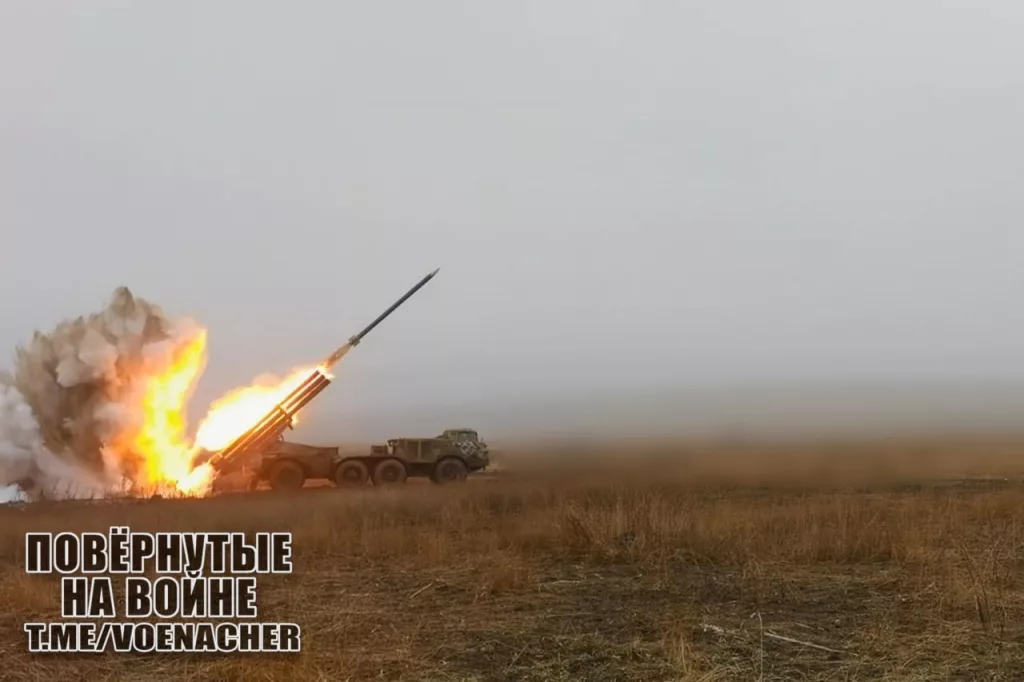 Боевая работа 152-мм САУ «Мста-C» и РСЗО «Ураган» из состава 288-й гвардейской артиллерийской бригады группировки войск «Запад»