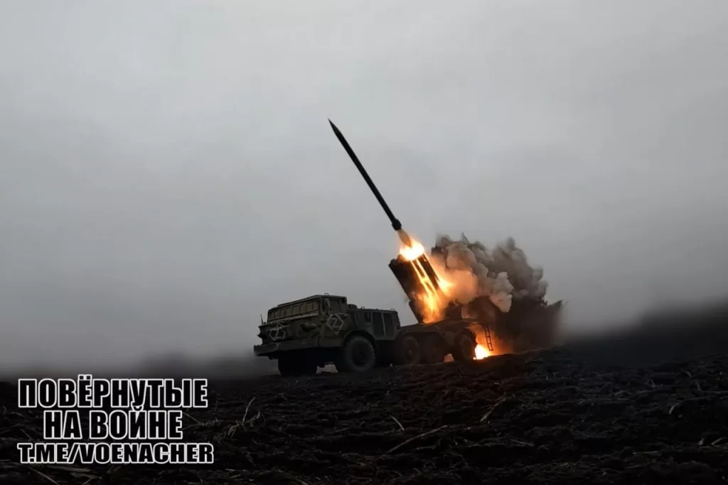 Боевая работа 152-мм САУ «Мста-C» и РСЗО «Ураган» из состава 288-й гвардейской артиллерийской бригады группировки войск «Запад»