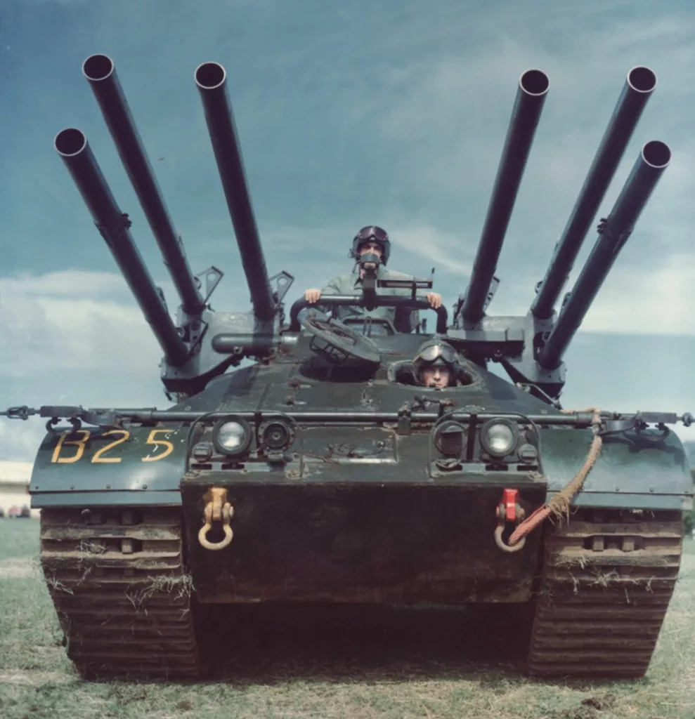 Пять самых необычных серийных западных танков и САУ Холодной войны