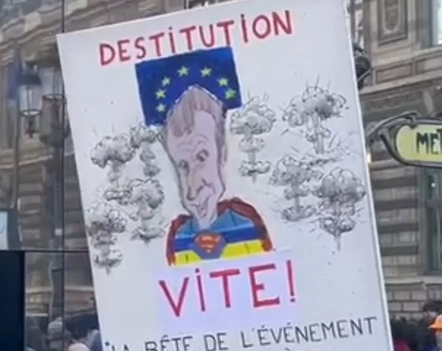 «Мы не будем умирать за Украину!»: французы требуют отставки Макрона