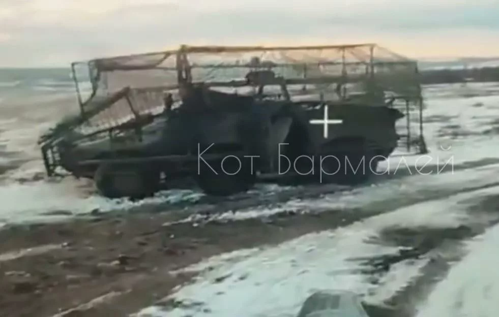 Очередной крайне редкий итальянский БТР Puma 6x6 был уничтожен ударом FPV-дрона возле Северска