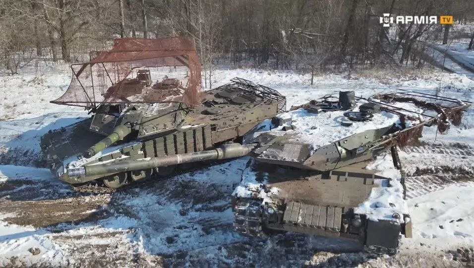 Португальский Leopard 2A6 и шведский Strv 122A (модернизированный Leopard 2A5) с динамической защитой "Контакт-1" из состава 21-й ОМБр ВСУ