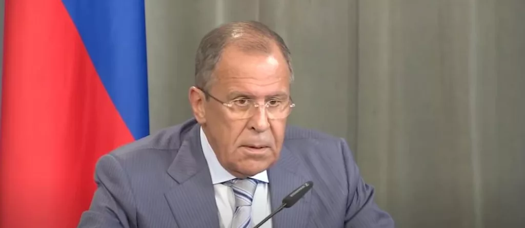 Россия ни при каких условиях не примет присутствия военных стран НАТО на Украине в качестве «миротворцев», которые «защищали бы нацистский режим на остатках страны», заявил Лавров