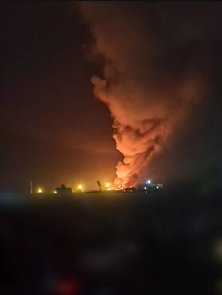 Мощный пожар разгорелся в Кропивницком после атаки дронов
