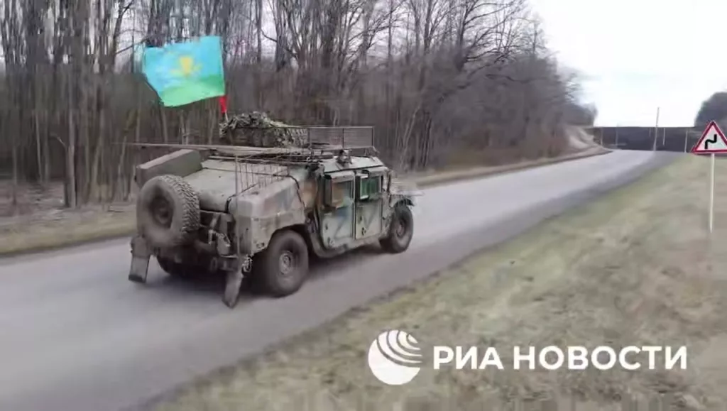 Брошенный противником в Судже бронеавтомобиль HMMWV, ставший трофеем военнослужащих 11-й гв. одшбр ВДВ