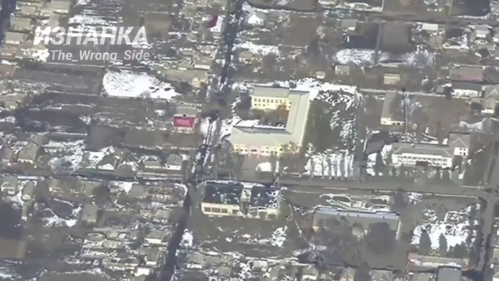 Прилет ФАБ-3000 с УМПК по расположению ВСУ в школе села Комар (севернее Великой Новоселки)