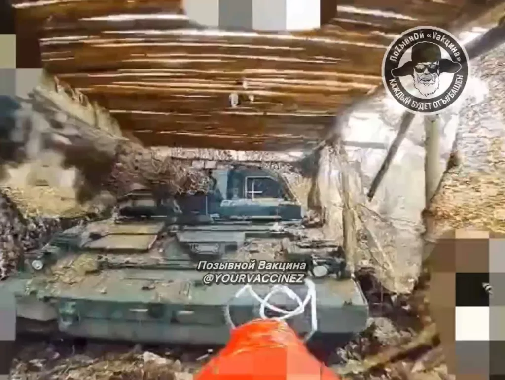 Поражение очередной 155-мм САУ PzH 2000 ударом FPV-дрона на оптоволокне