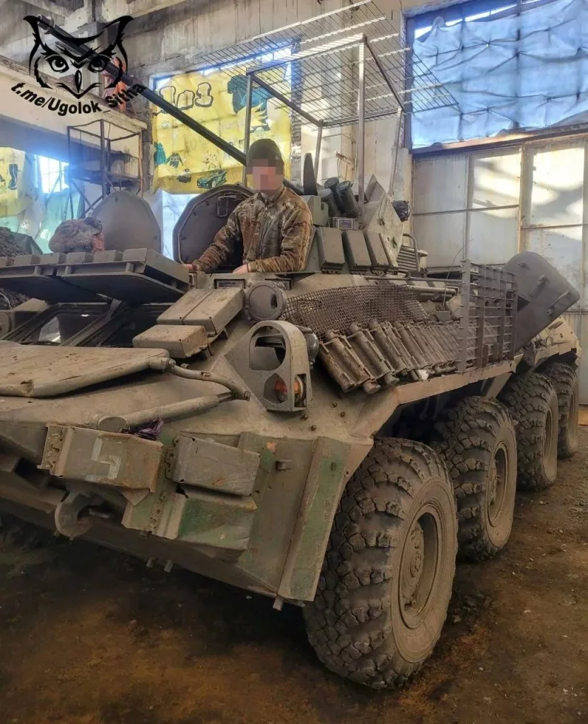 Бронетранспортер БТР-82А ВС РФ с элегантной дополнительной защитой из блоков ДЗ «Контакт-1»