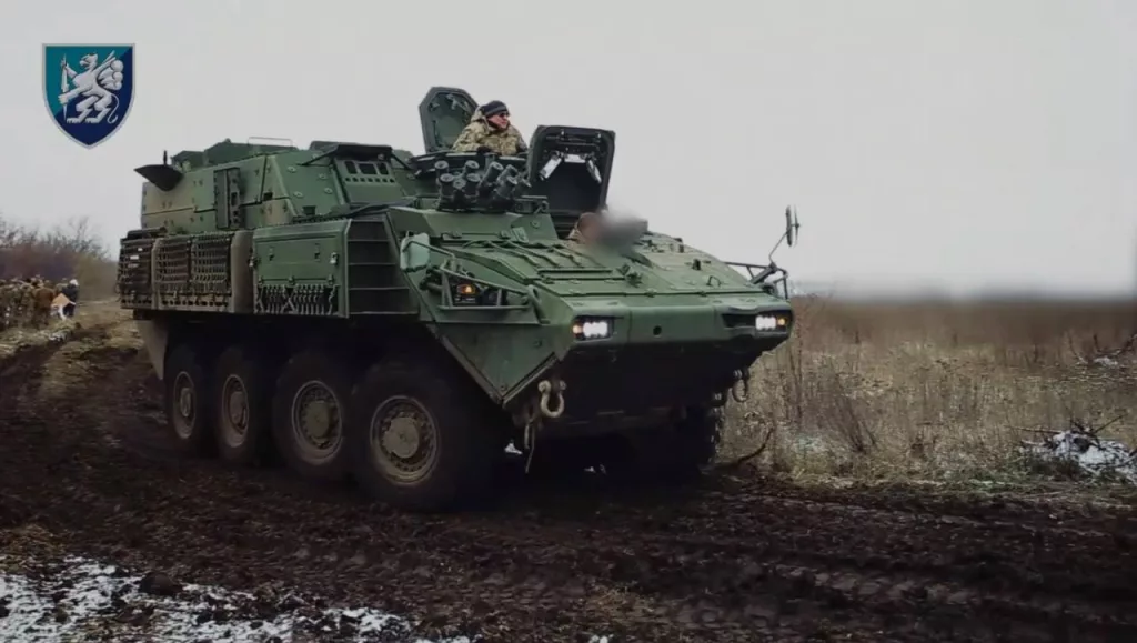Один из переданных Канадой бронетранспортёров LAV 6.0 ACSV на вооружении 36-й ОБрМП ВСУ