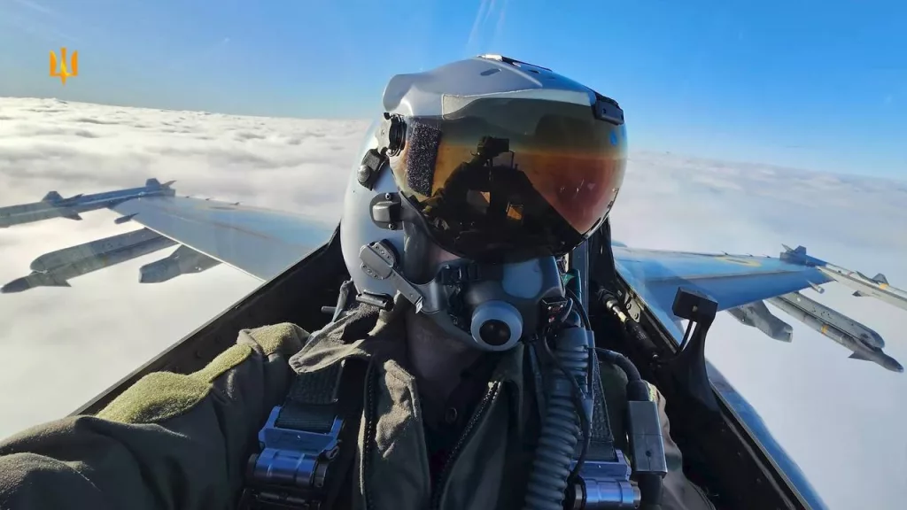 Нашлемный прицел JHMCS пилота F-16 ВС Украины. Наши дни