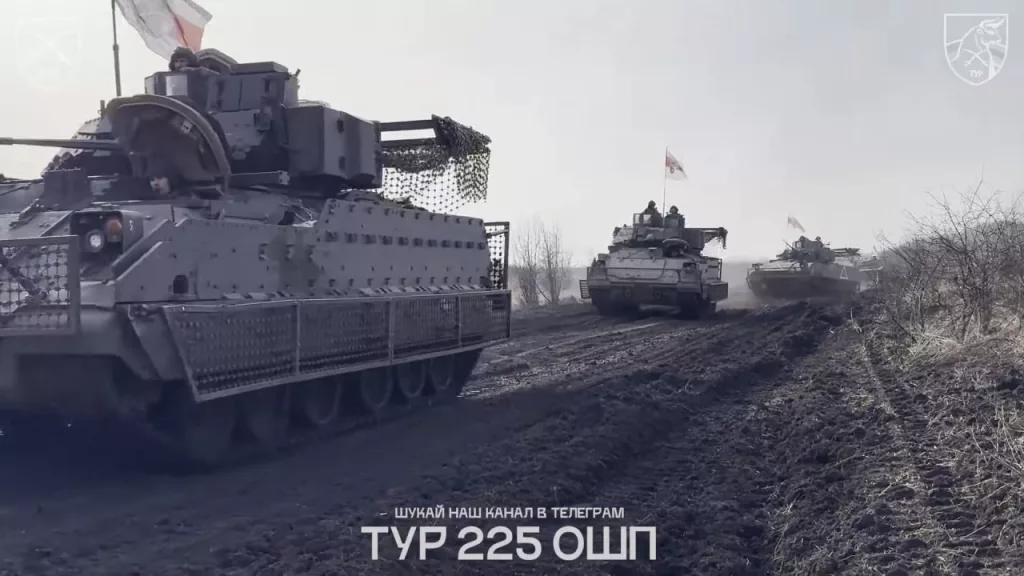 Американские БМП M2A2 Bradley ODS-SA были замечены на вооружении белорусского националистического подразделения «Тур», воюющего в составе 225-й отдельной штурмовой бригады ВСУ