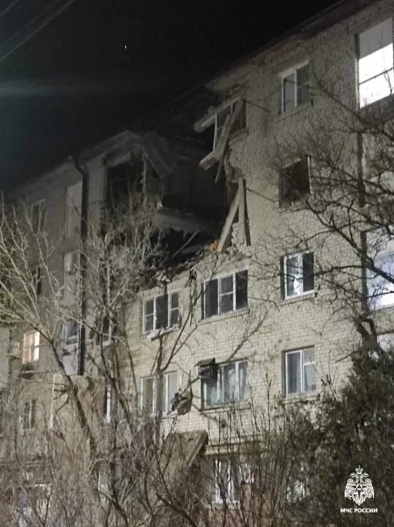 Взрыв произошел в жилой пятиэтажке в Белореченске в Краснодарском крае. Об этом сообщили в МЧС